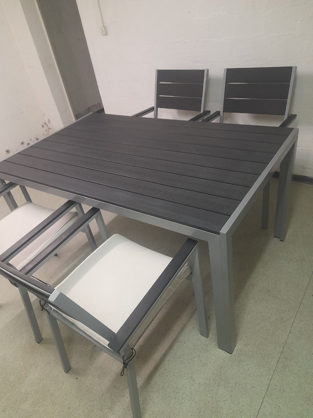 Set de table et chaises: Garten Möbel – D'occasion à Glattbrugg par B_B