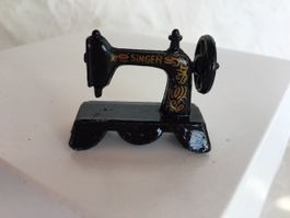 Puppenhaus Nähmaschine Singer 1:12