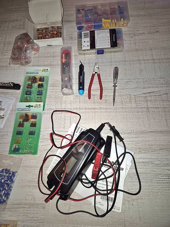 Caricabatterie: Elektro-Konvolut  Multimeter, Batterieladegerät, Kabeltromm – Usato da Ringgenberg BE venduto da jwi_ml6r 2