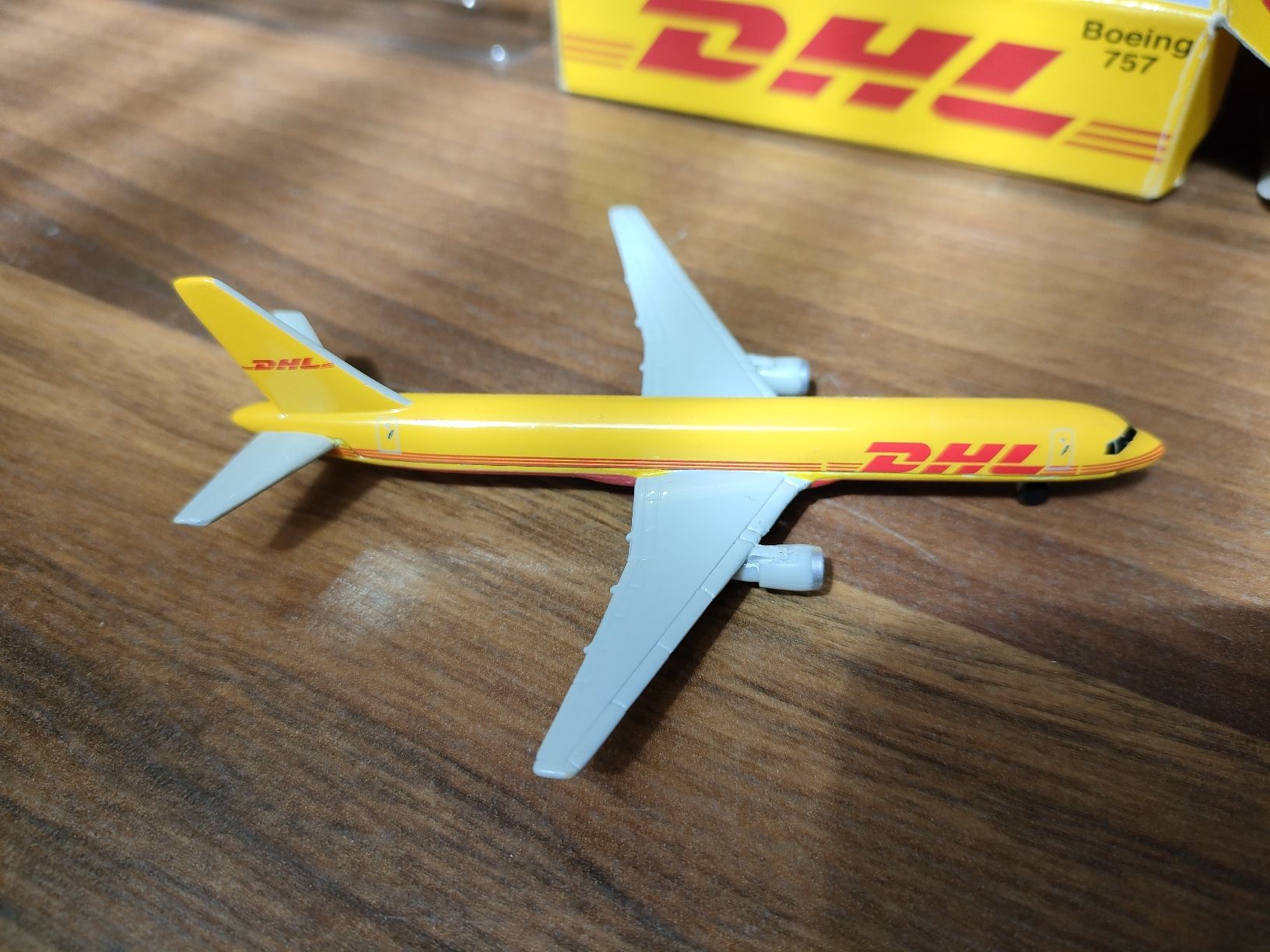 Modellbausätze & Standmodelle: DHL Boeing 757 Grösse 1:400 – Neu und originalverpackt aus Leuggelbach von Schreiner21 2