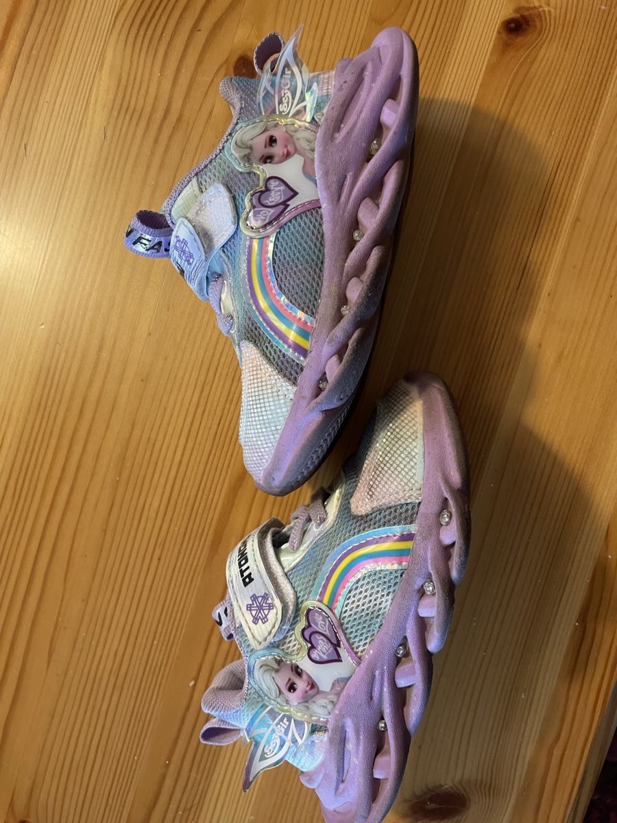 Scarpe per ragazze: Frozen Schuhe mit Licht, Gr. 25. – Usato da Zermatt venduto da mar_f9v6 3