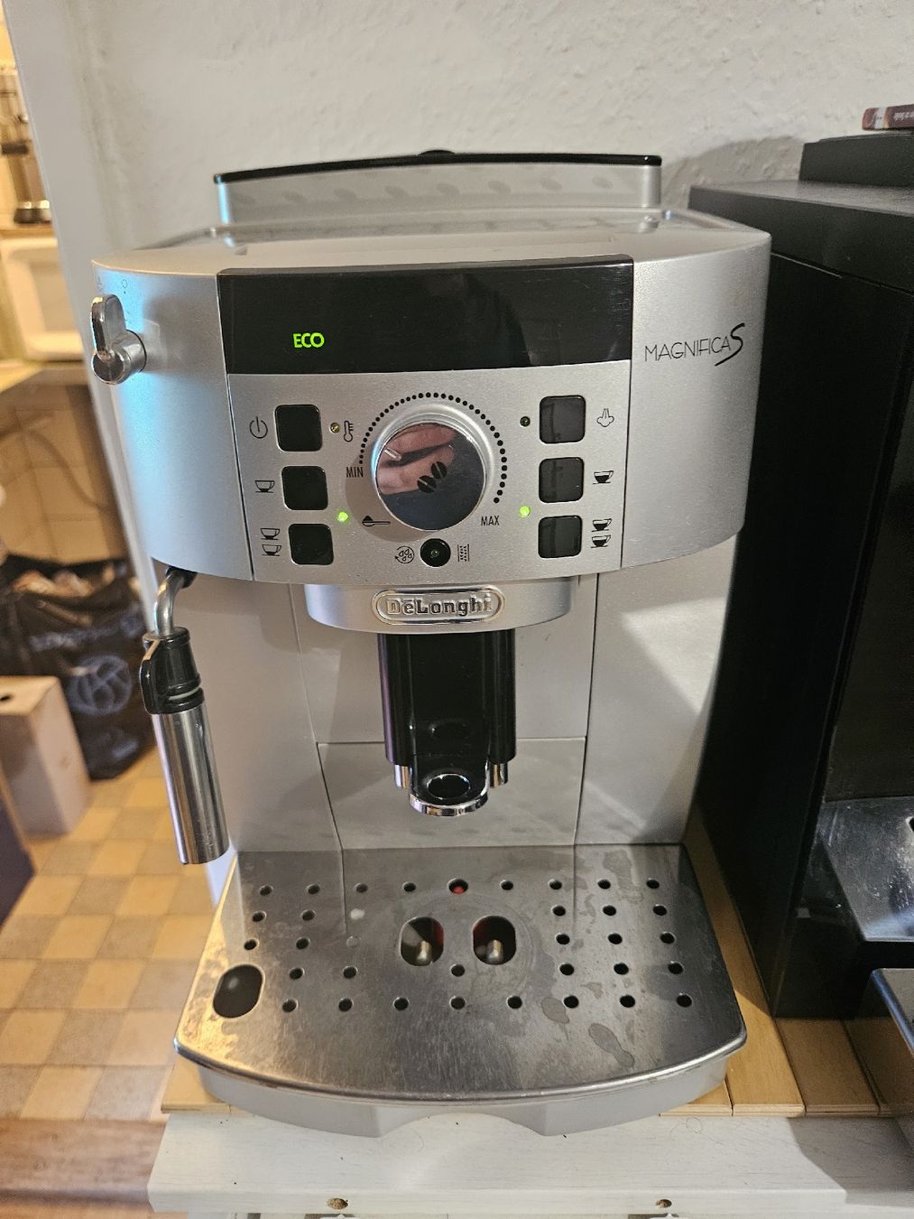 De'Longhi Kaffeemaschinen & Espressomaschinen: Delonghi magnifique S – Gebraucht aus Genève von titti11 1
