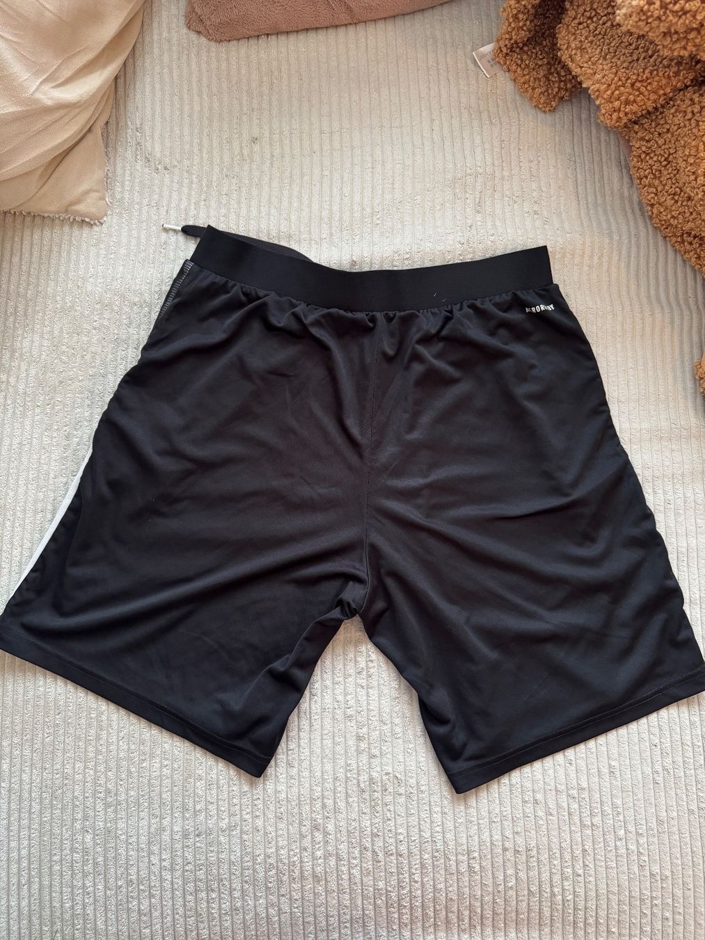 Adidas Pantaloni: Adidas Aeroready Sporthose Gr. L – Usato da zürich venduto da tanike 1