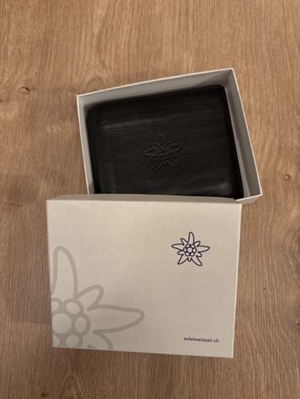 Schwarzes Lederportemonnaie Edelweiss Air