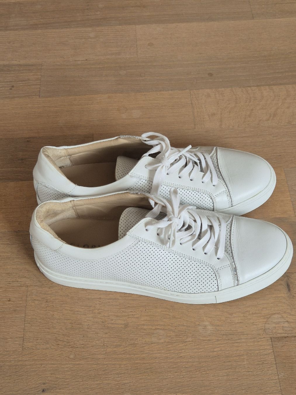Globus Herrenschuhe: Leder Sneakers Weiss – Gebraucht aus Thun von Milenio3 2
