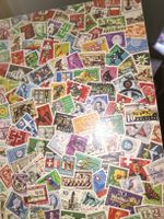 Diverse Briefmarken Ausland im Album 