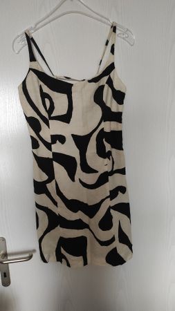 Sommerkleid Gr. 40 mit stylischem Muster neuwertig!