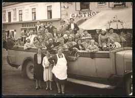 Fotografie Oschatz, Opel Autobus vor dem