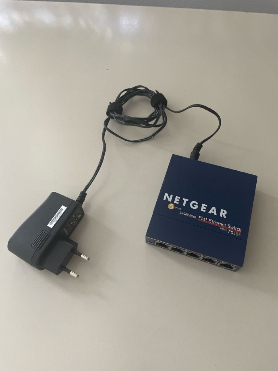 Netgear Hub & Switch: Switch réseau Netgear – Usato da Uvrier venduto da SzymonClivaz