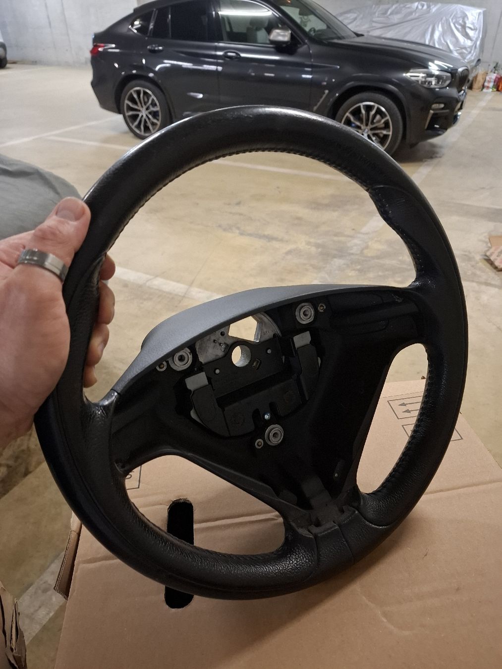 Volvo Tutti pezzi di ricambio auto: Volvo V70R V70 R Lenkrad – Usato da Fraubrunnen venduto da Hady87 1