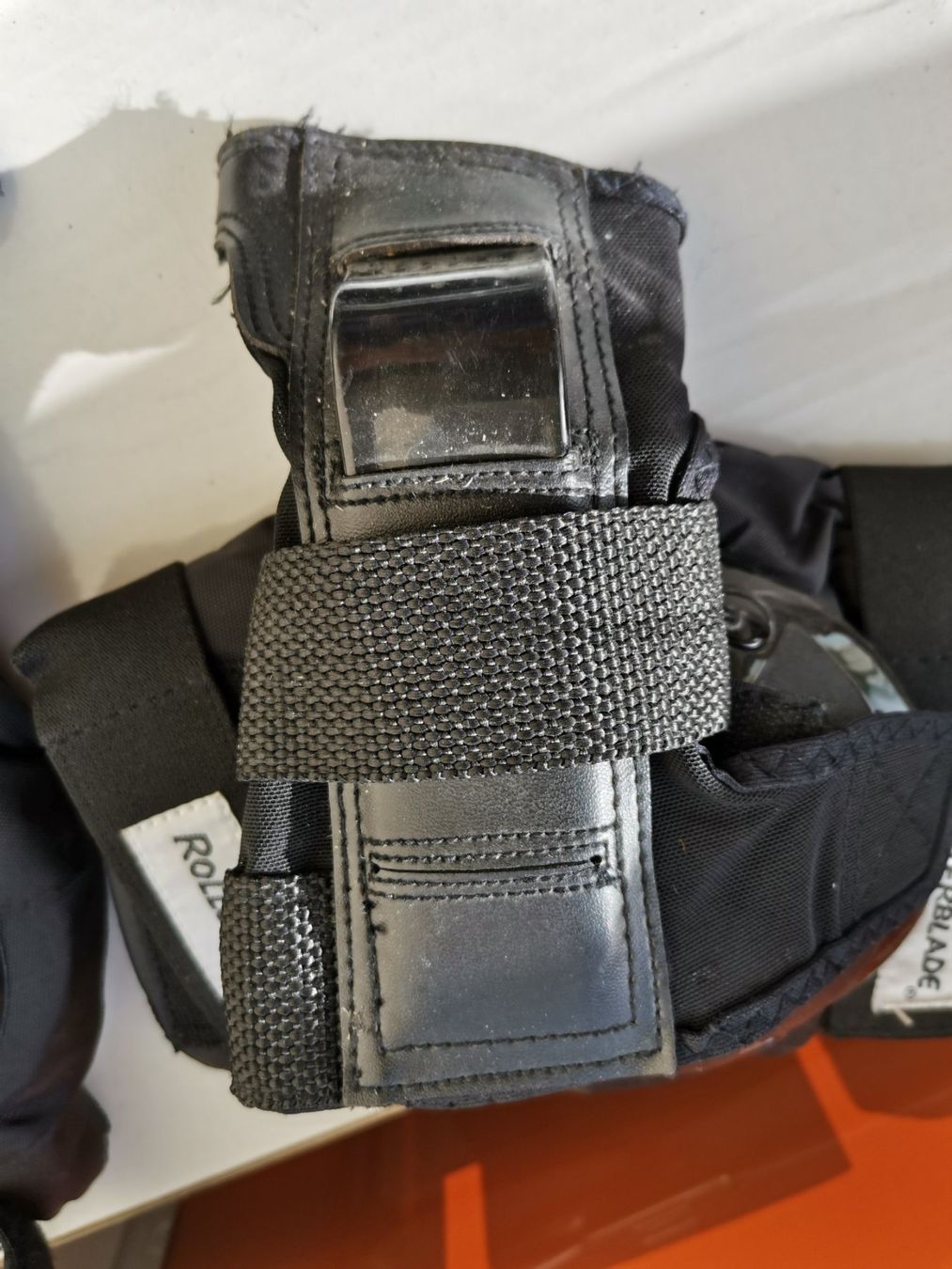 Pattini in linea & Pattini a rotelle: Rollerblade - Inlinekats mit Zubehör Gr.39 helm ,Schoner – Nuovo (secondo la descrizione) da Seuzach venduto da Tritis01 6