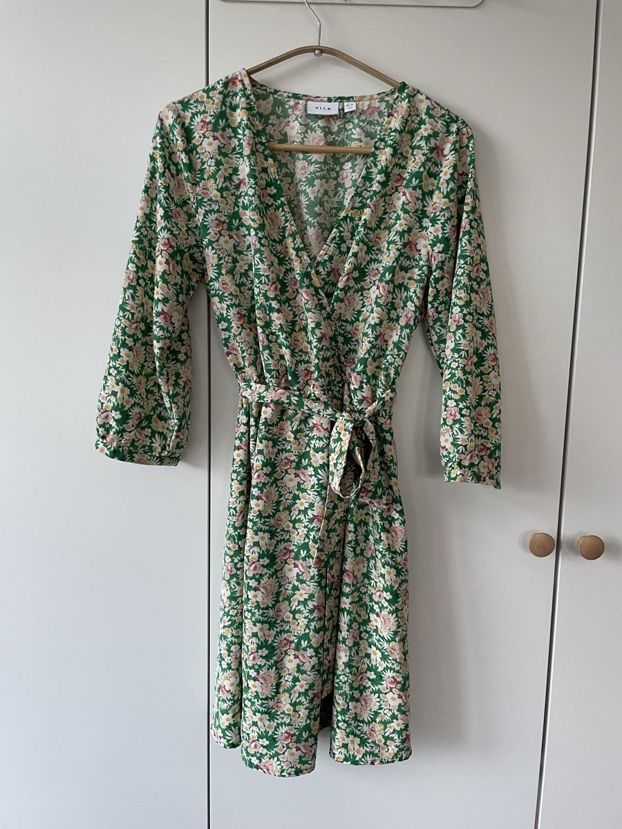 Vila Vestiti: Vila Wickelkleid, Gr. 36, Blumenmuster – Usato da Neukirch an der Thur venduto da bee88