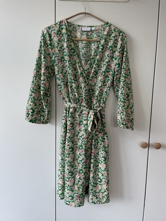 Vila Wickelkleid, Gr. 36, Blumenmuster