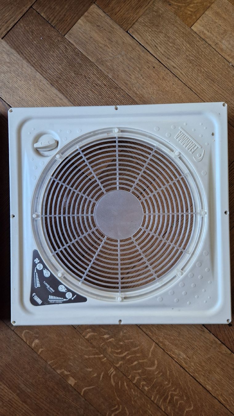 Fiamma Ventilateurs: Fiamma Turbo Vent 40x40 – D'occasion à Winterthur par simonc_95 4