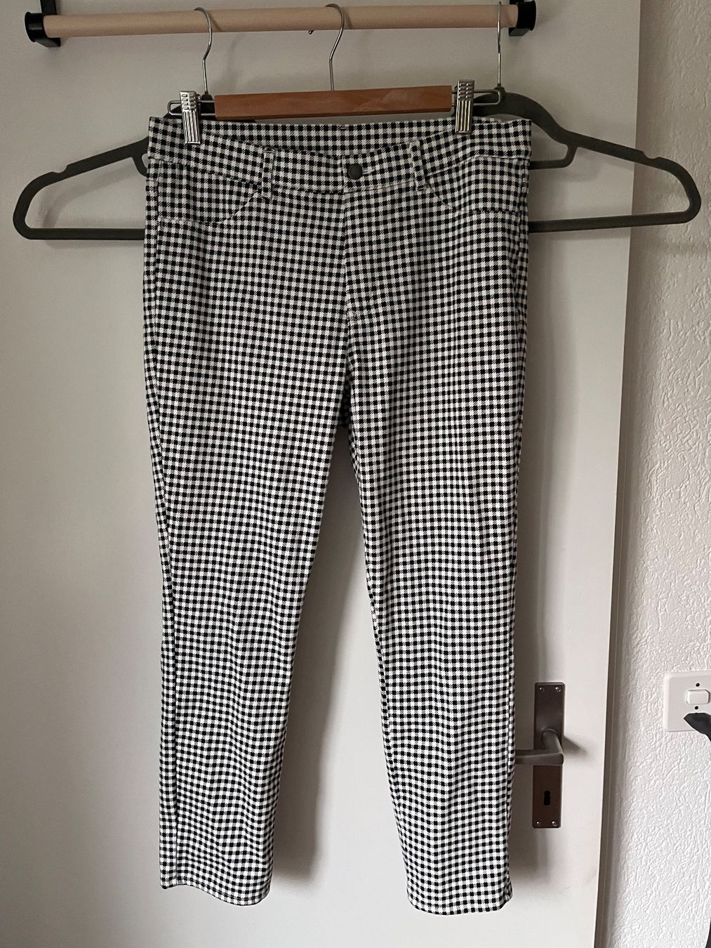 Uniqlo Pantaloni: Schicke Karomuster Hose mit Stretch, Grösse 38 – Usato da Baar venduto da DealDiHei
