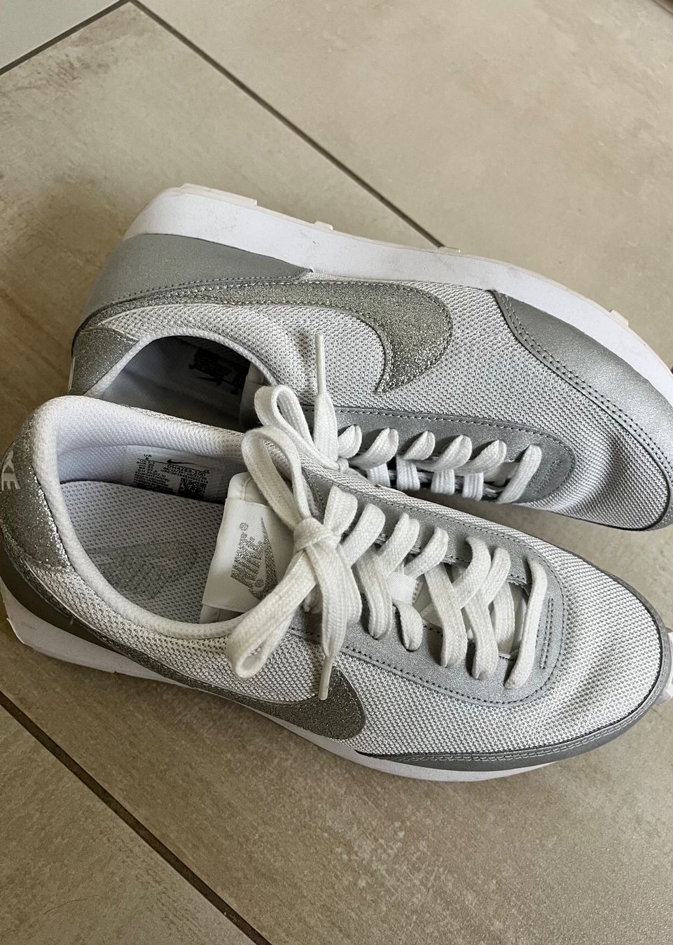 Scarpe da donna: Nike Sneaker Grösse 39 - Top Zustand! – Nuovo (secondo la descrizione) da Kradolf venduto da AlexiaEugster 5