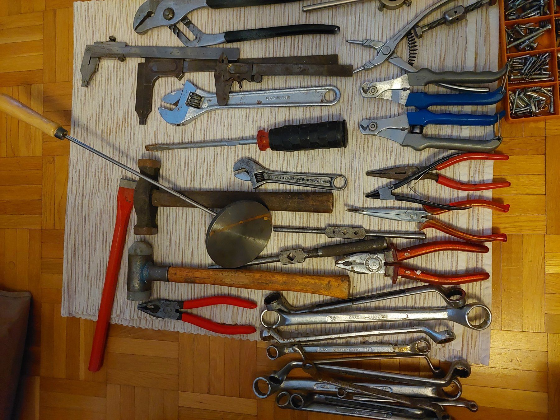 Tutti gli attrezzi: Articles outils de bricolage, renovation menuisier, travaux – Usato da Lausanne venduto da Thy19 2