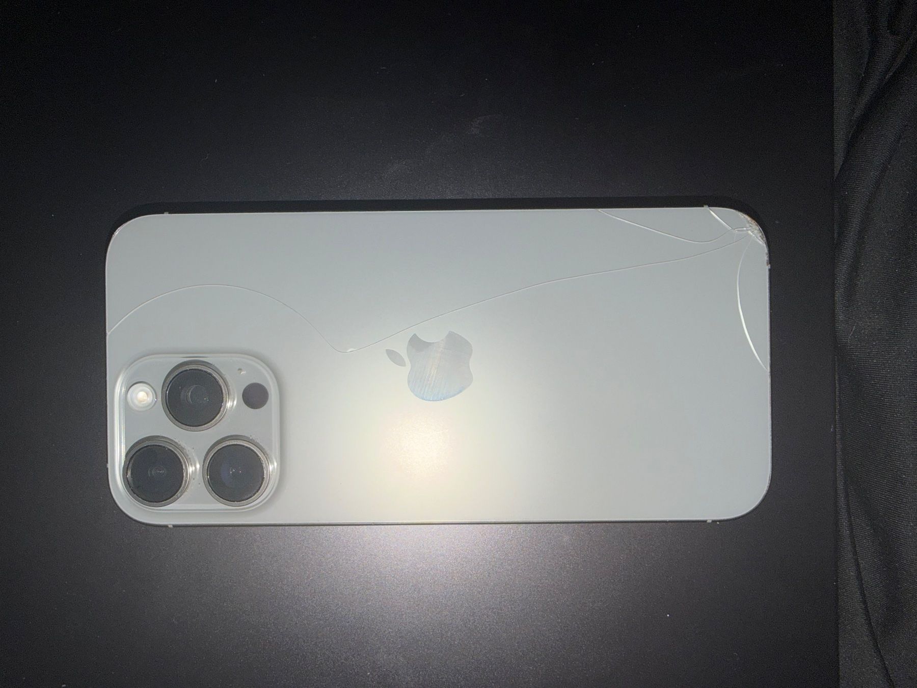 Apple Portables: iPhone 16 Pro Max White Titanium 256GB – D'occasion à Les Acacias par zaq_ys9d