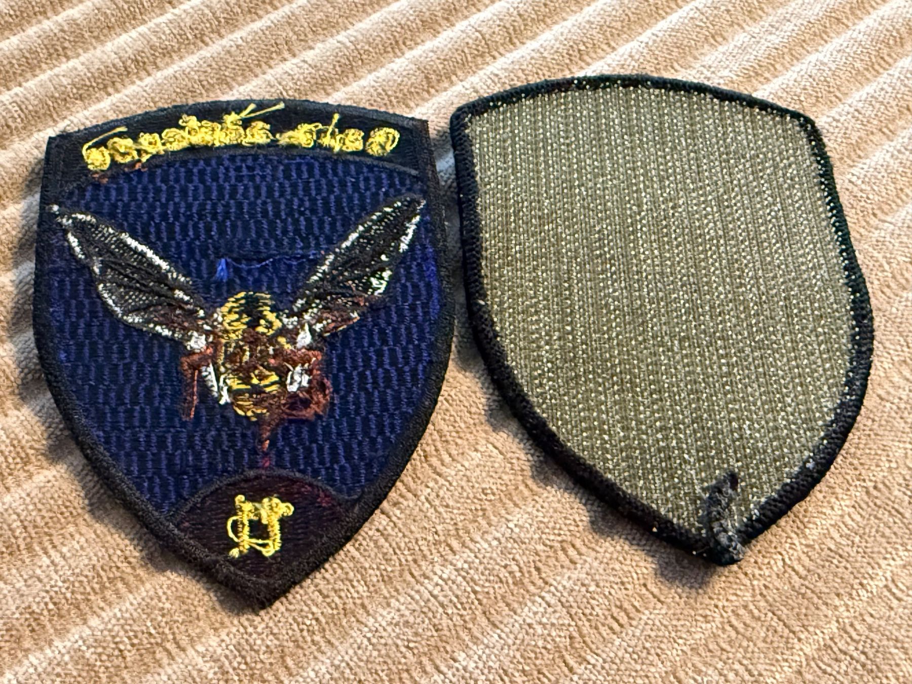Schweizer Armee Plaketten & Abzeichen: 2 Badges Schweizer Luftwaffe – Gebraucht aus Brütten von Hst1 1