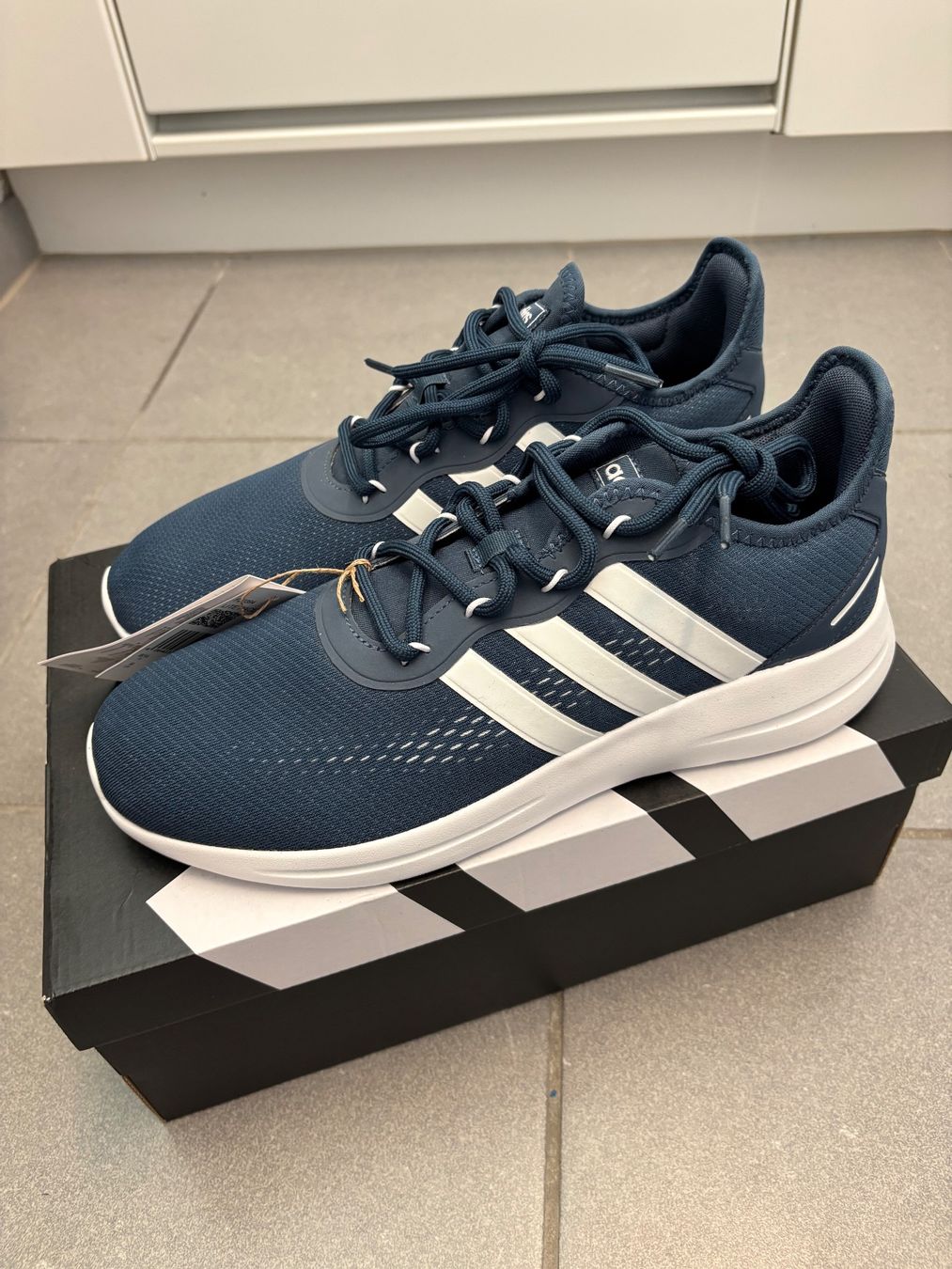 Adidas Herrenschuhe: Adidas Sneakers – Neu und originalverpackt aus Zürich von mc_mike77