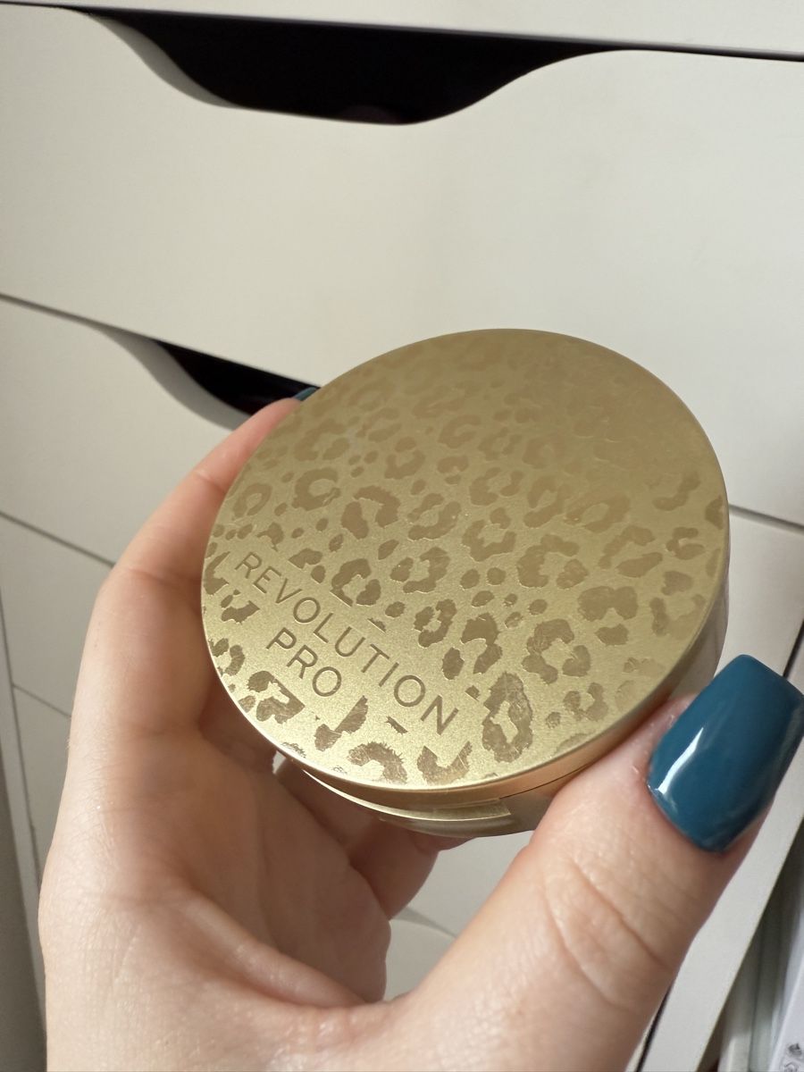 Make-up: Poudre compacte - Revolution Pro – Gebraucht aus Chavannes-près-Renens von elobrgs 1