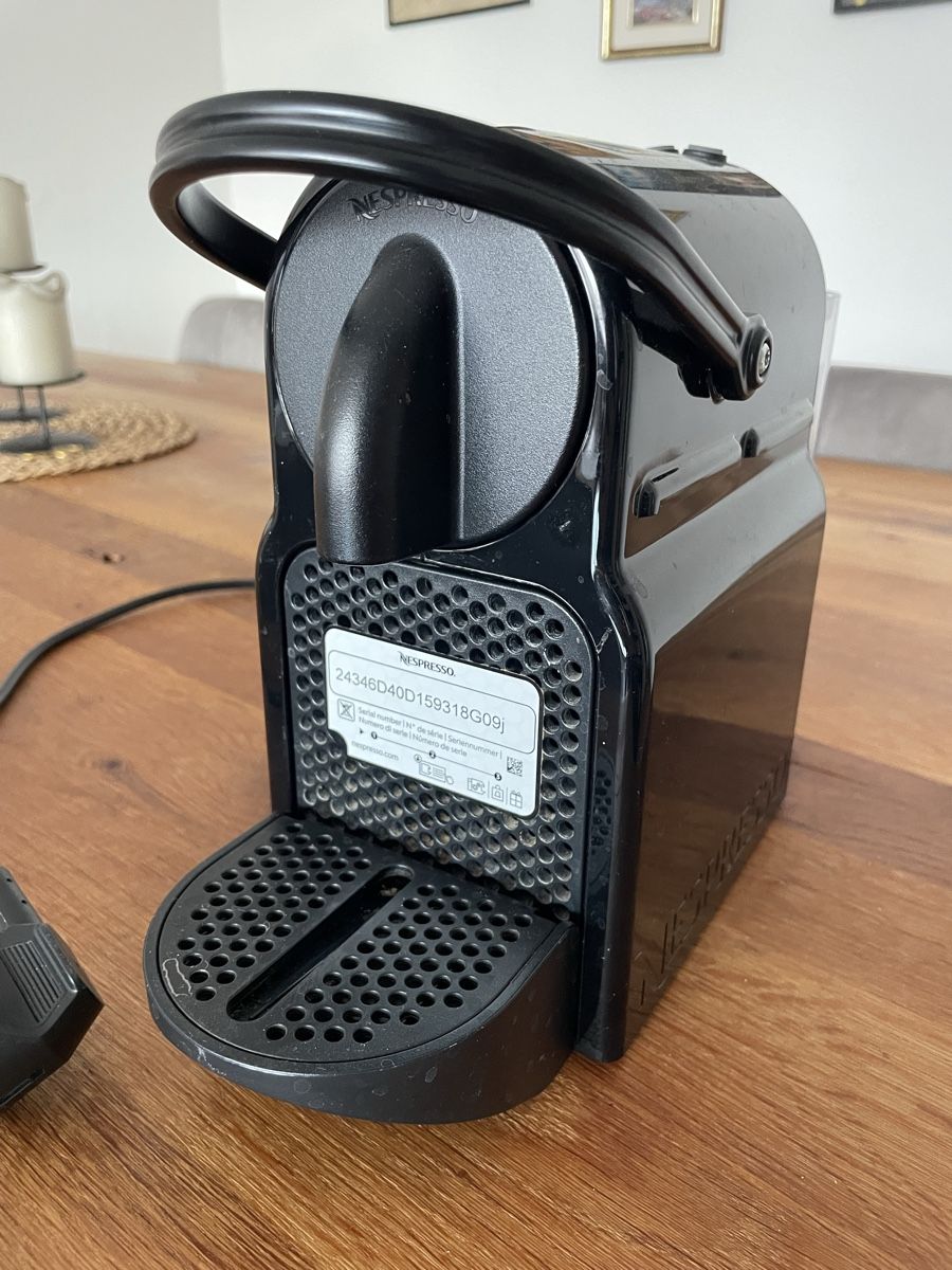 Nespresso Machines à café & Machines à expresso: Nespresso Kaffemaschine – D'occasion à Stein AG par t050525