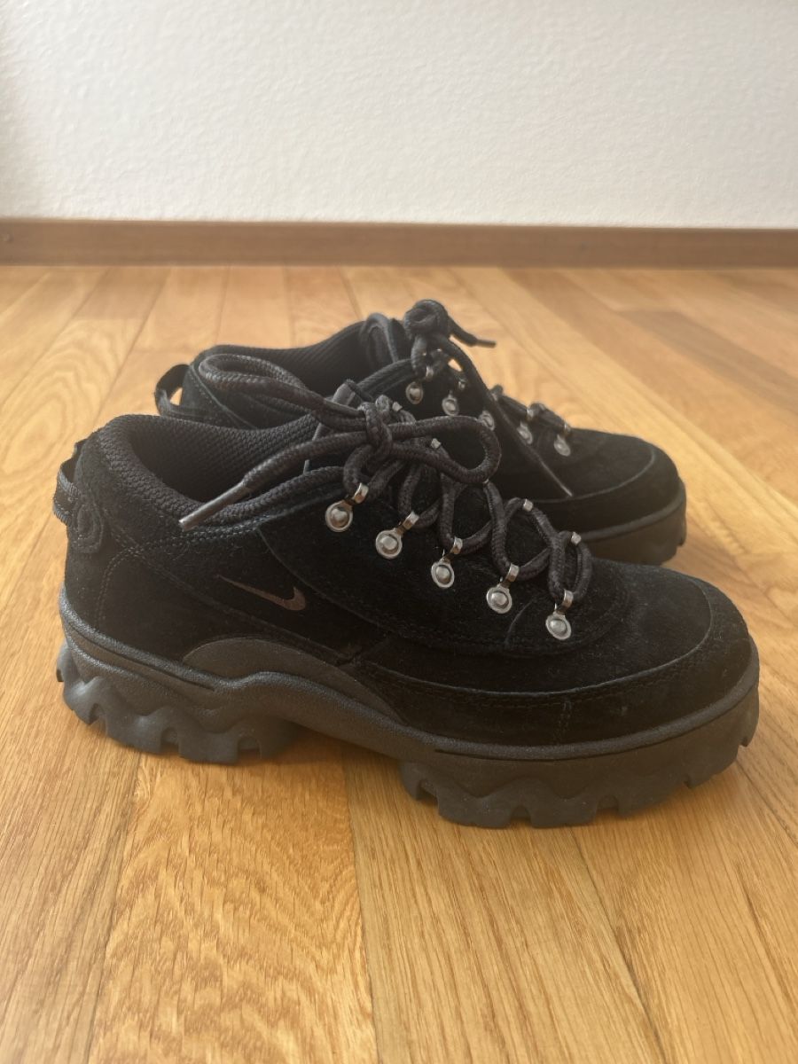 Nike Herrenschuhe: Baskets noires Nike en daim taille 37.5 – Gebraucht aus Lausanne von liu7