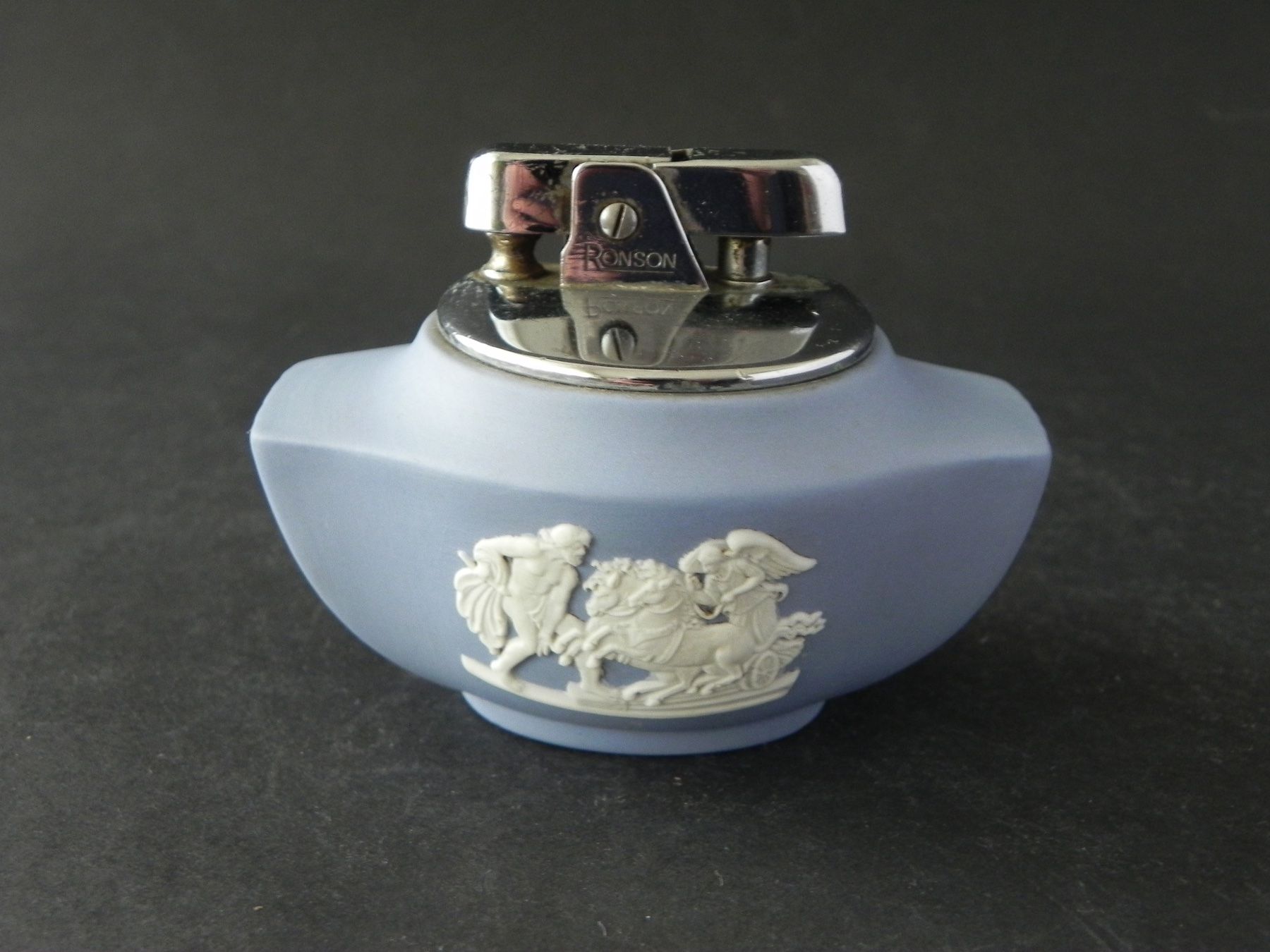Ronson Accendini: Feuerzeug Ronson - von Wedgwood - Jasperware – Usato da Zürich venduto da LodgE-21 1
