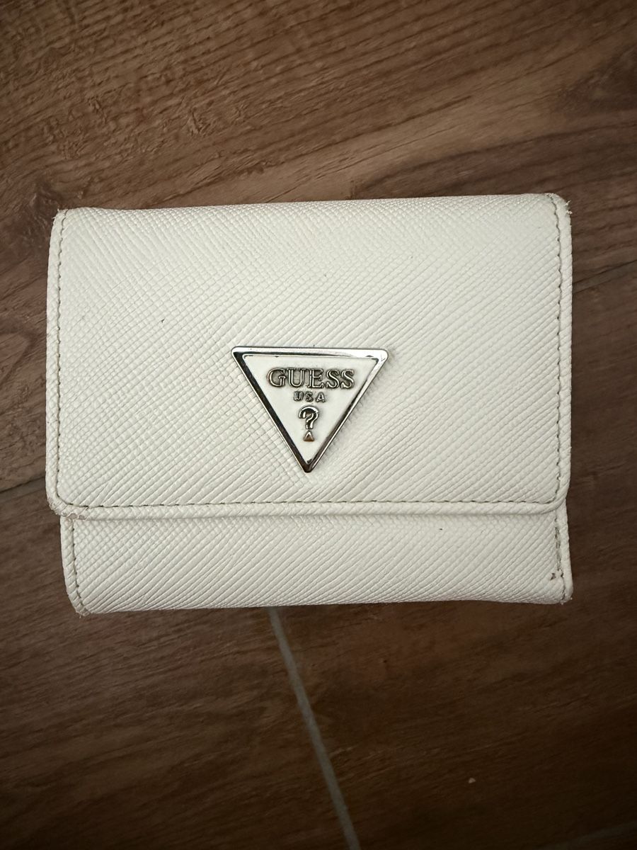 Guess Portemonnaie: Guess Portmonee  – Gebraucht aus Holderbank AG von jolindlii