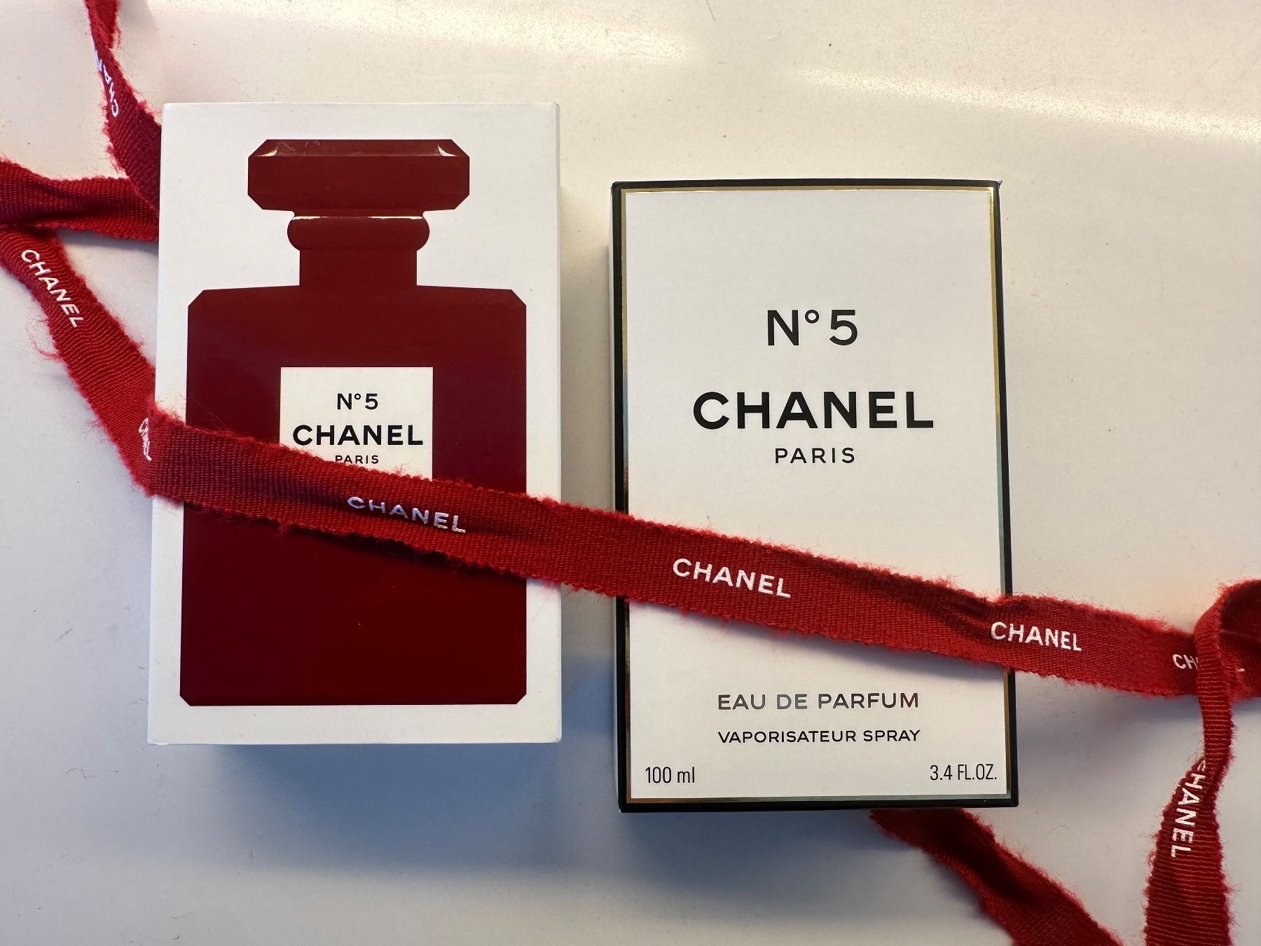 Chanel Profumi & Eau de Toilette: Chanel No. 5 Eau de Parfum 100ml limited edition red – Nuovo (secondo la descrizione) da Basel venduto da Rouge. 3