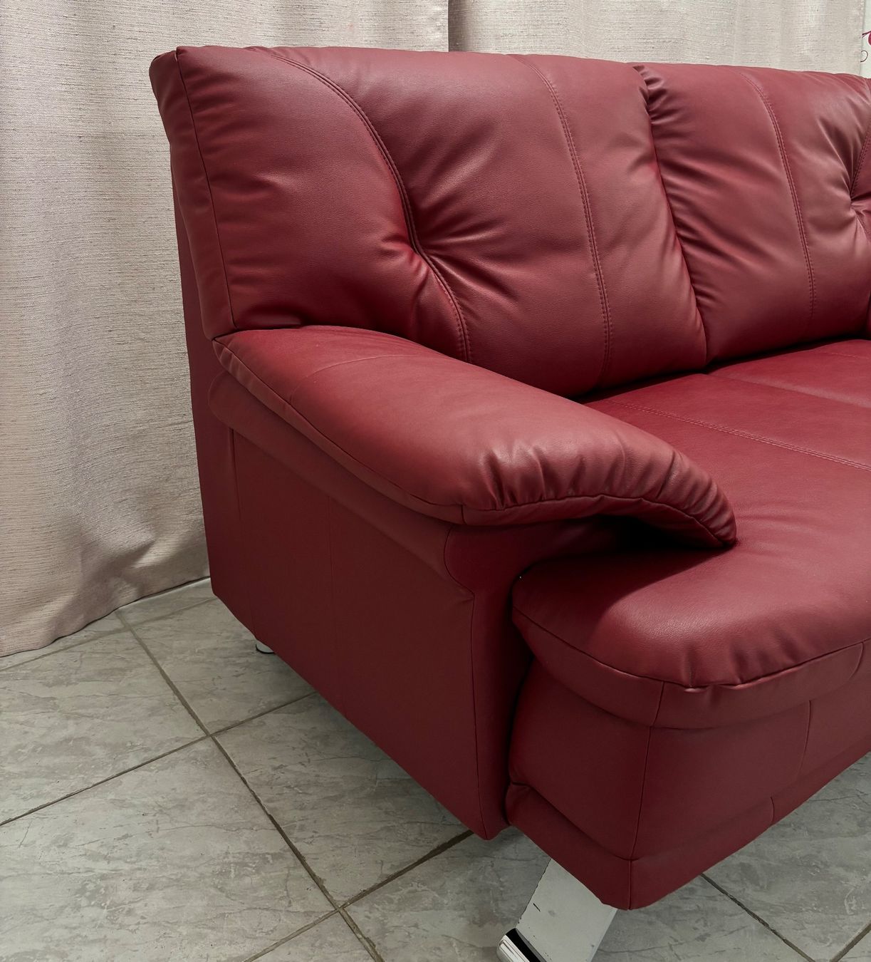 Divani: Rotes Kunstleder Sofa Bordeaux | TOP ZUSTAND – Usato da Suhr venduto da twt_gb7n 1