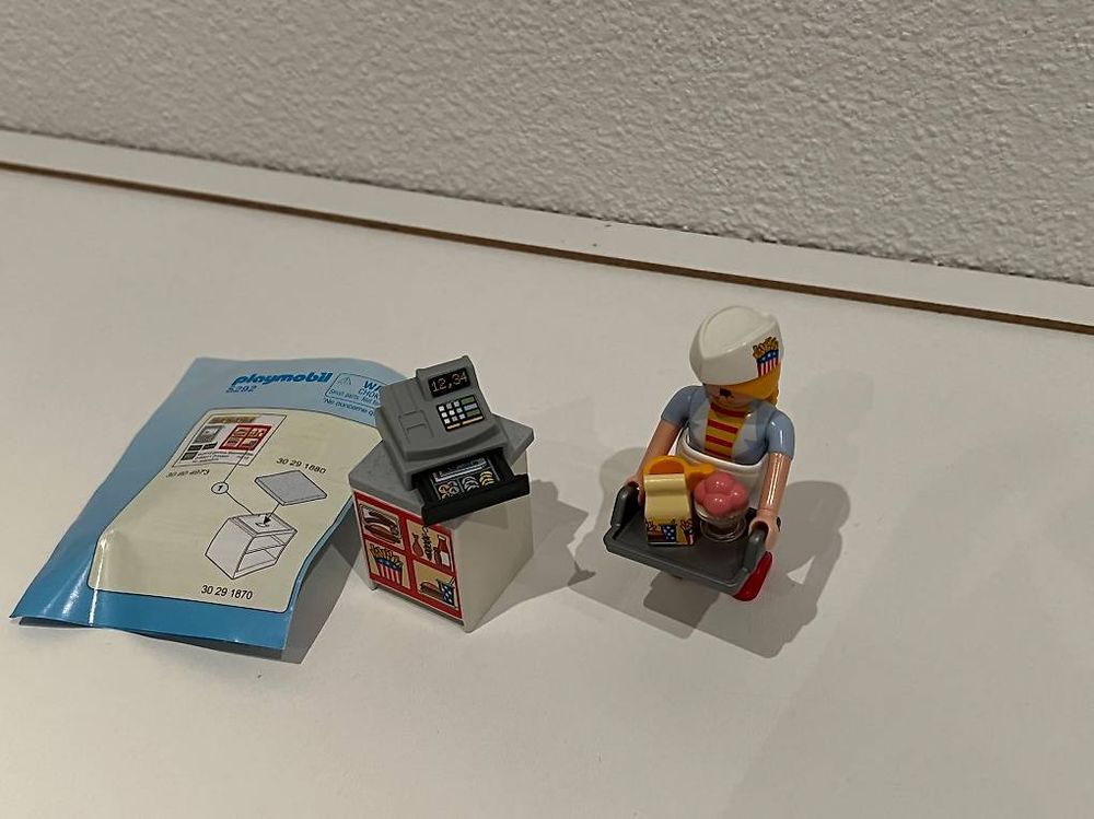 Figurine Playmobil Serveuse Avec Caisse Enregistreuse - Accessoires Plateau, Glace, Soda - 5292