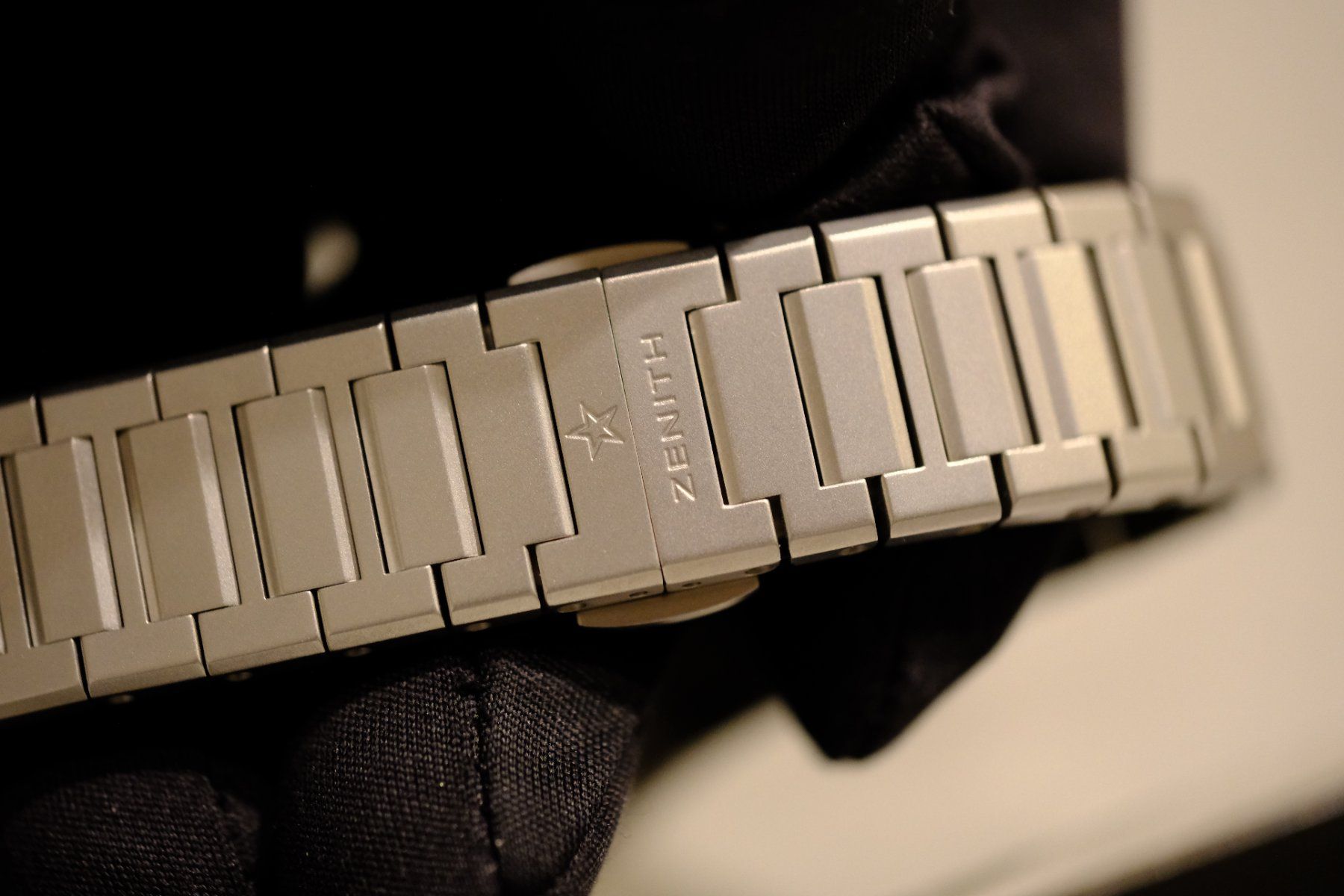 Zenith Orologi: Zenith Defy – Nuovo e nell'imballaggio originale da Zermatt venduto da Schindler_Zermatt 4