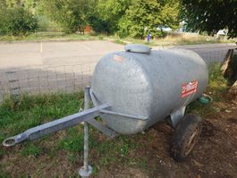 Tränkefass 600 l mit zwei Ausgaben