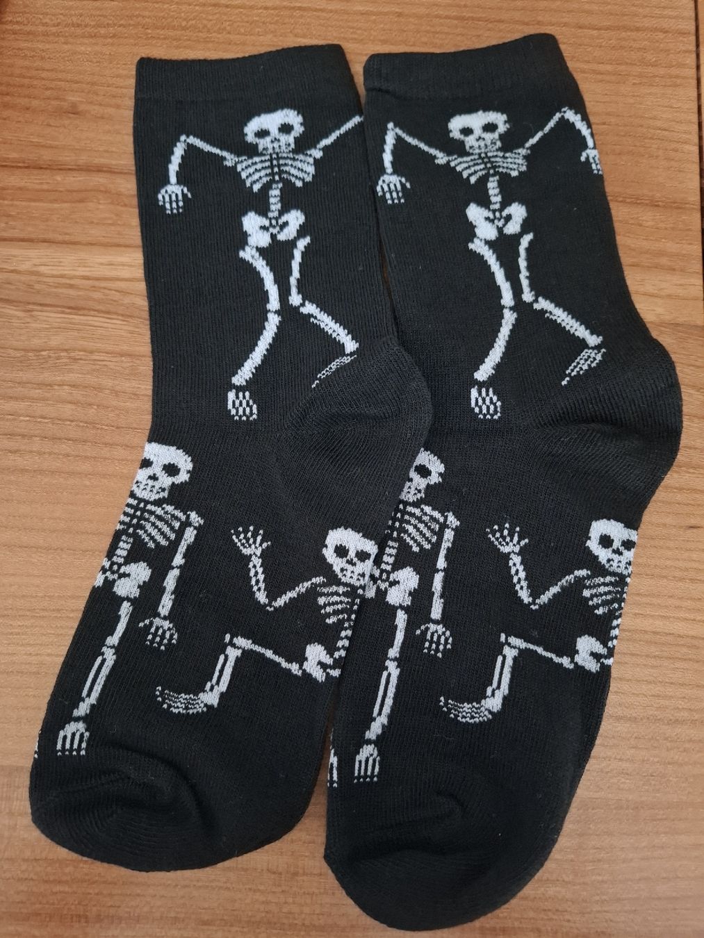 Calze: Schwarze Socken mit Skelett Muster – Nuovo e nell'imballaggio originale da Aarberg venduto da Happy058