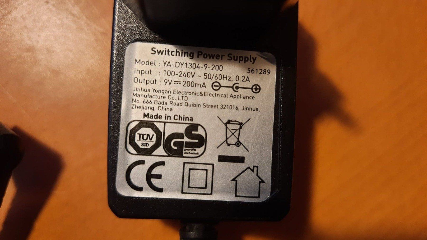 Ladegeräte: Switching Power Supply, 9V 200mA – Gebraucht aus Zürich von balin777 2