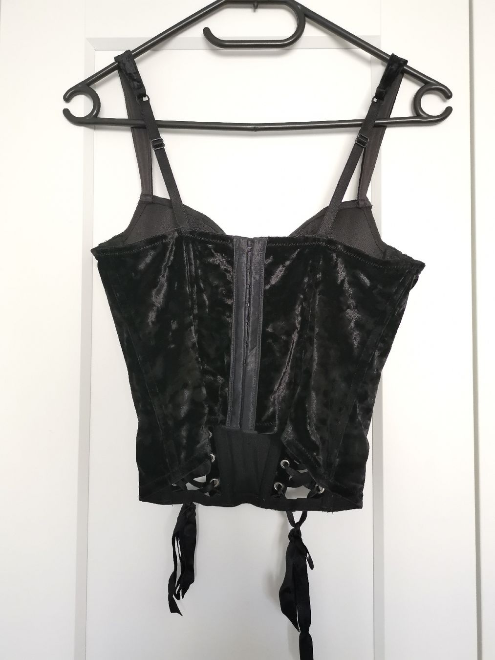 Top: Corsage im Samt-look – Usato da Zürich venduto da Immoertel 1
