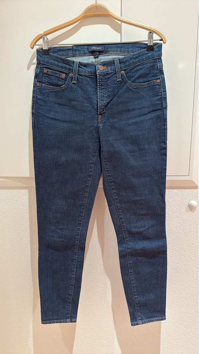 J.Crew Jeans: Dunkelblaue Jeans, Grösse 29 – Nuovo (secondo la descrizione) da Meggen venduto da BertaundAnton