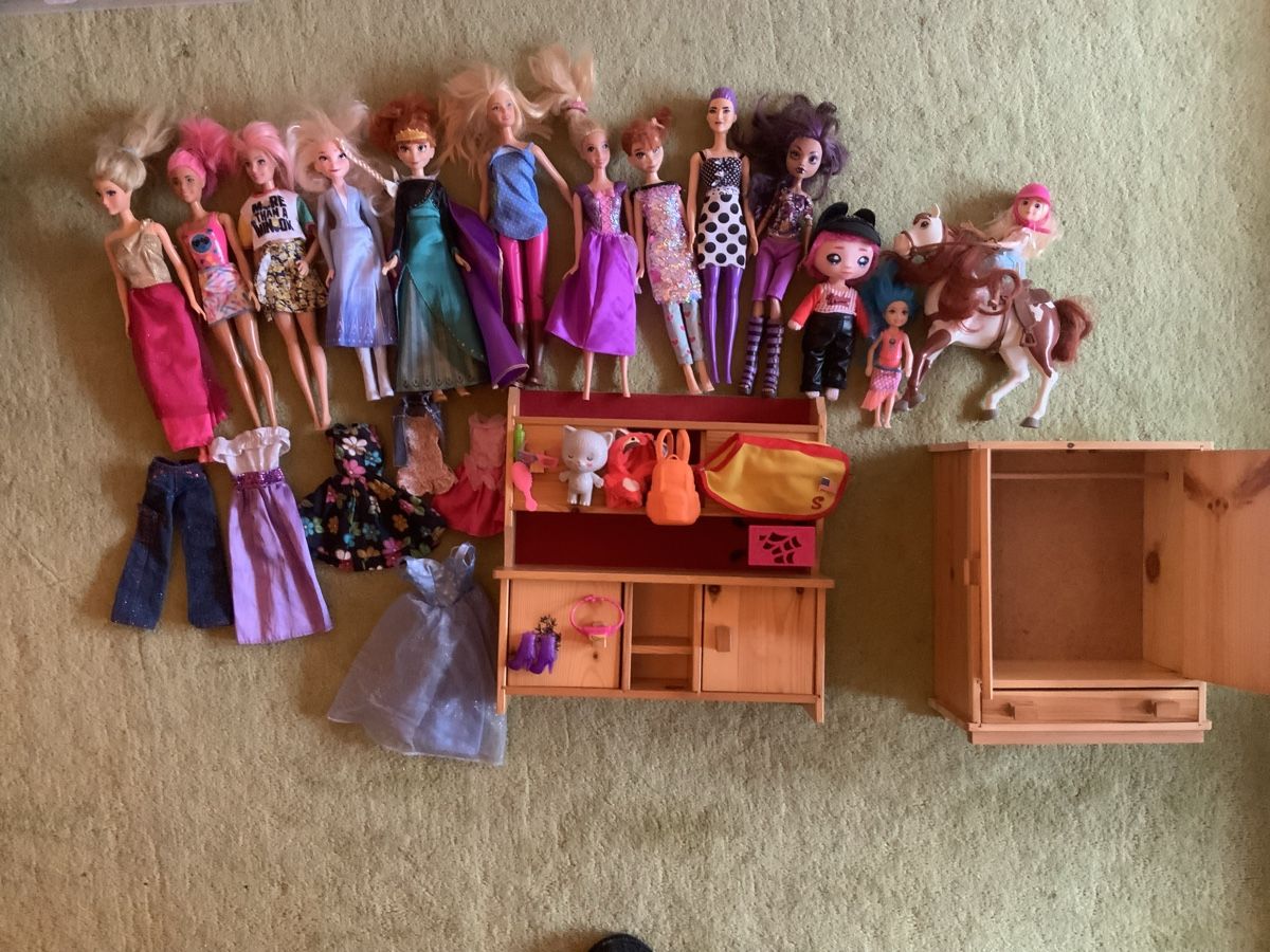 Disney Giocattoli: Barbie Sammlung mit Schrank & Zubehör – Usato da Suberg venduto da Halina30 1