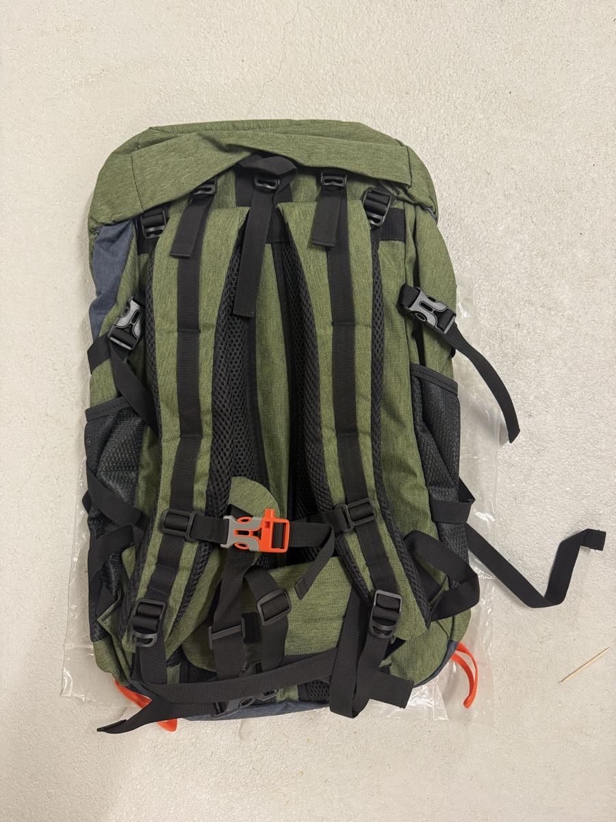 Sacs à dos: Wanderrucksack 50L olivgrün neu – Neuf avec emballage d'origine à Lyss par Ledina123 1