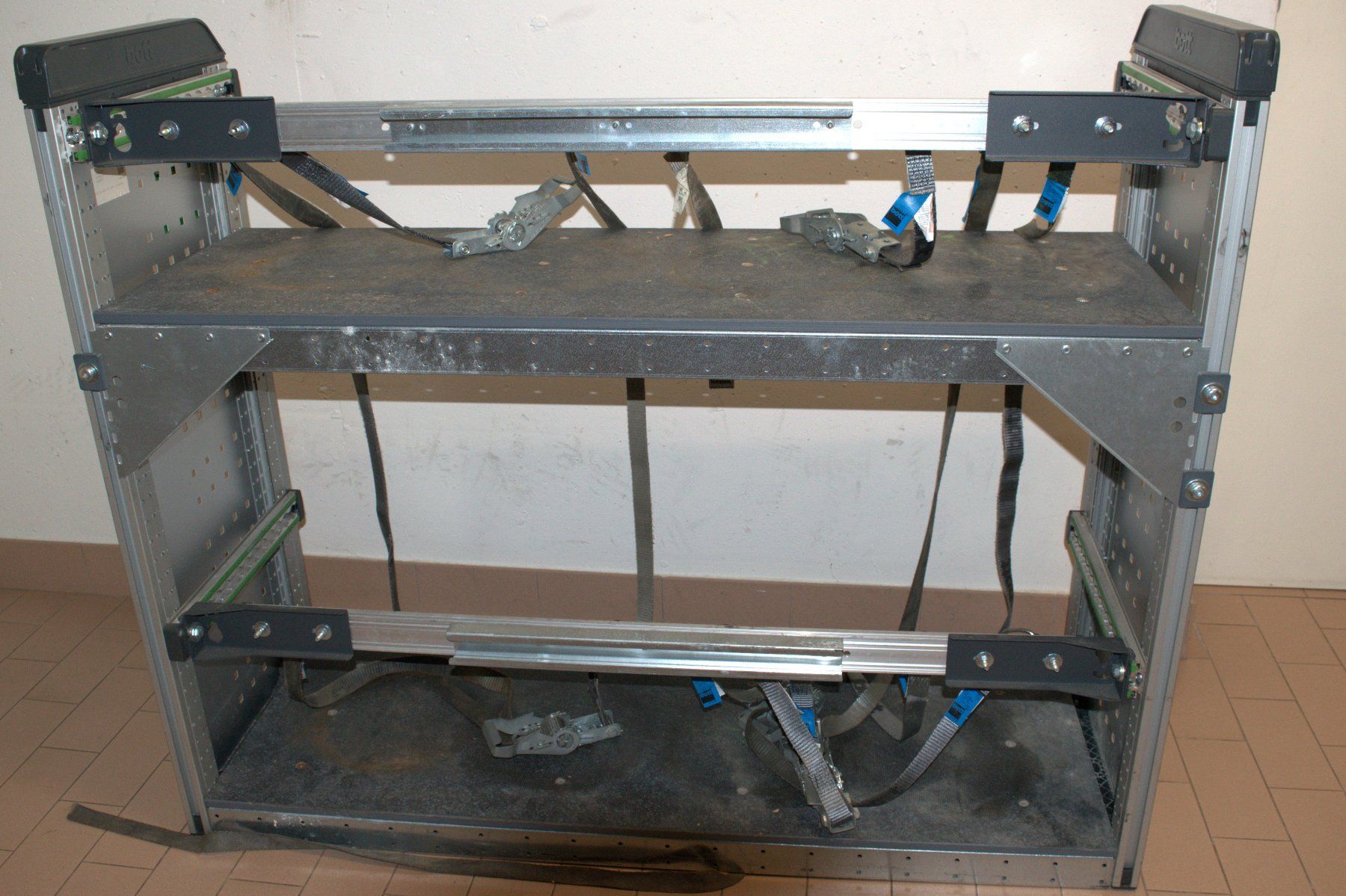 Tutti i ricambio: Module bott vario3 pour fourgon avec rails et sangles – Usato da Fribourg venduto da SwissPremiumItems 6