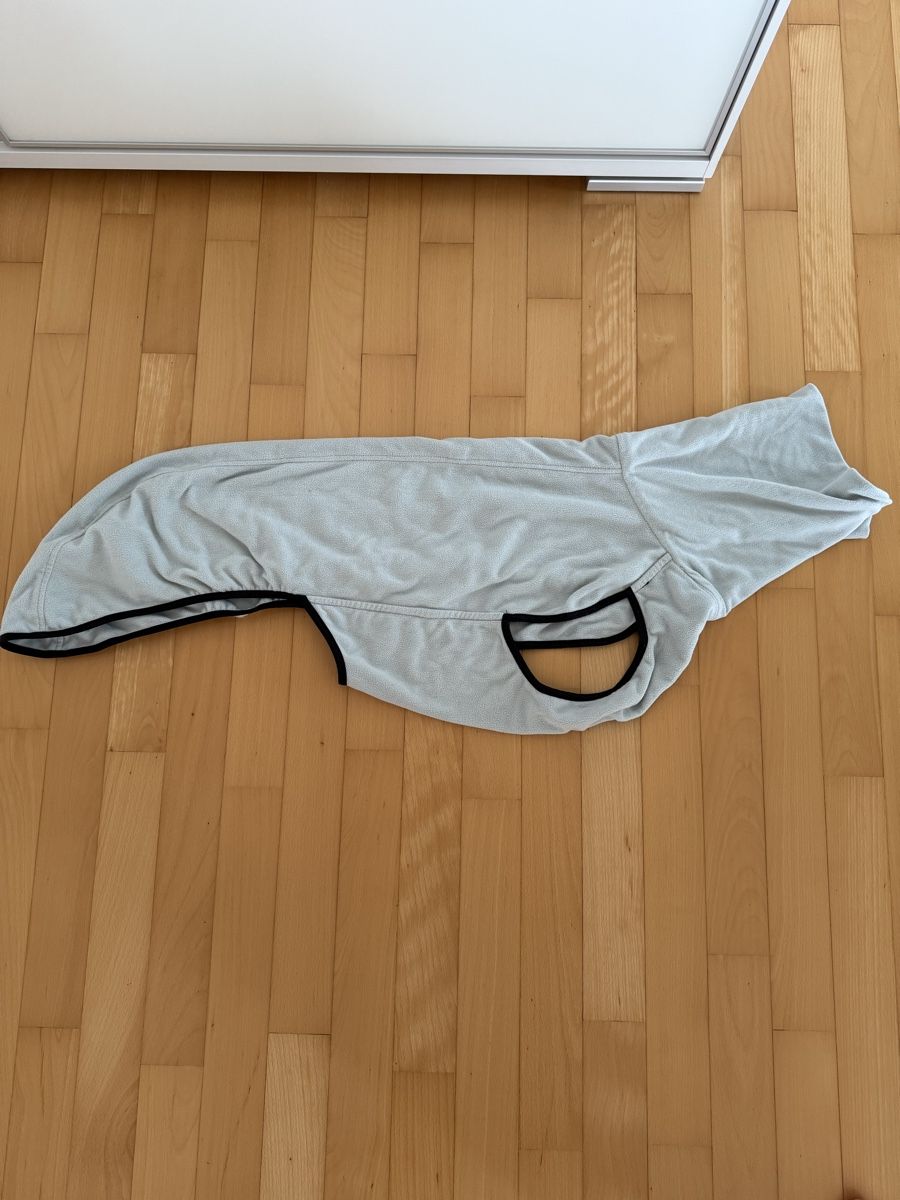 Abbigliamento: Hunde Pullover – Usato da Hünenberg See venduto da sst_bf9y