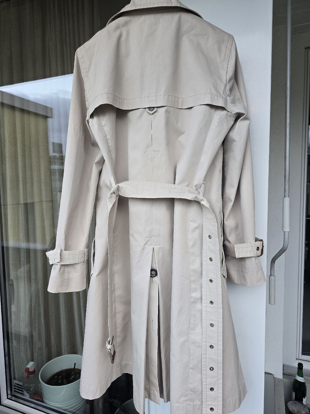 Max Mara Cappotti: MaxMara Weekend Trench Coat. Gr.38 – Usato da Zürich venduto da Olala_ 1