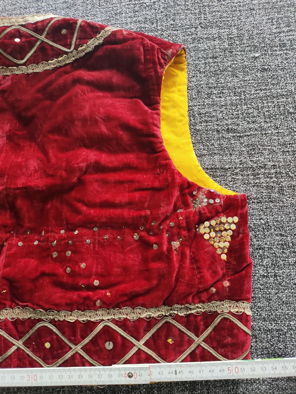 Costumi: Vintage Samtweste, Grösse M, rot/gold - – Usato da Gipf-Oberfrick venduto da minini 4