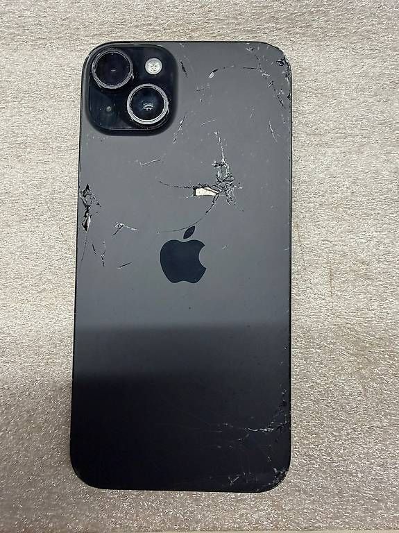 Telefoni cellulari / Smartphones: Iphone 15 Plus  – Usato da Matzingen venduto da YasinDan95