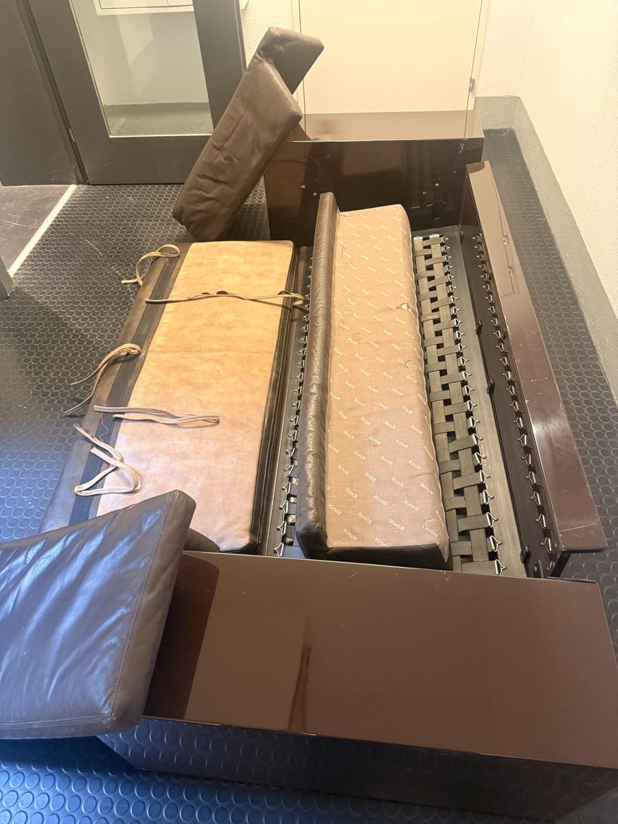Knoll Divani: Knoll Modular Sofa – Usato da Zürich venduto da Moreandmore
