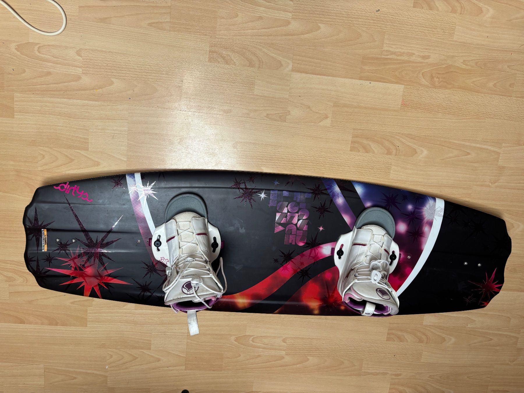 Surfboards & Schwimmbrette: Wakeboard Dirty mit Bindung gut erhalten – Gebraucht aus Meyriez von Patrickeasy87