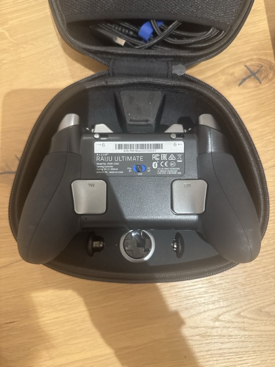 Razer Controller: Razer Raiju Ultimate PS4 Controller neuwertig – Nuovo (secondo la descrizione) da Salenstein venduto da Oliver0808 2
