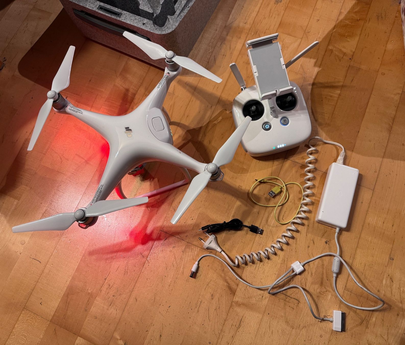 DJI Modellismo RC: DJI Phantom 4 Pro 4K Drohne – Usato da Unterengstringen venduto da NOISE 2