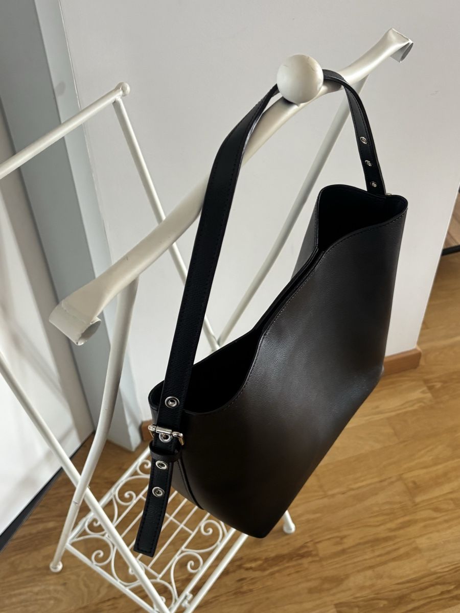 Borse da donna: Schwarze Schultertasche/ Shopper – Usato da Basel venduto da AnninaD97 9